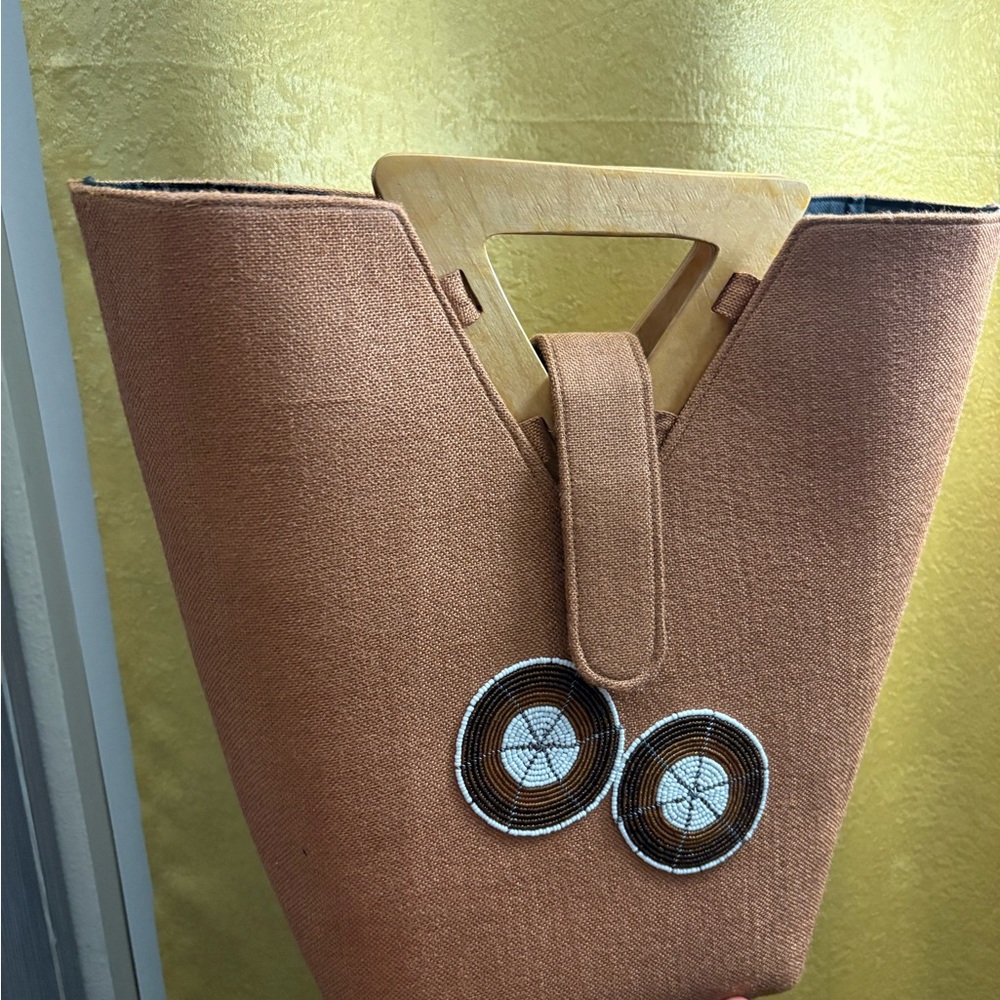 Elegant Tan Women's Bag with Wooden Handle